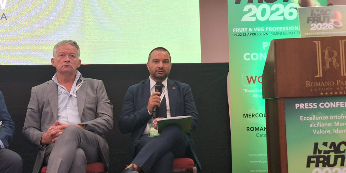 Da sinistra Germano Fabiani-responsabile ortofrutta di Coop Italia; Alfio Mancuso-Product Innovation Buyer e tecnico di settore ortofrutta del Gruppo Arena